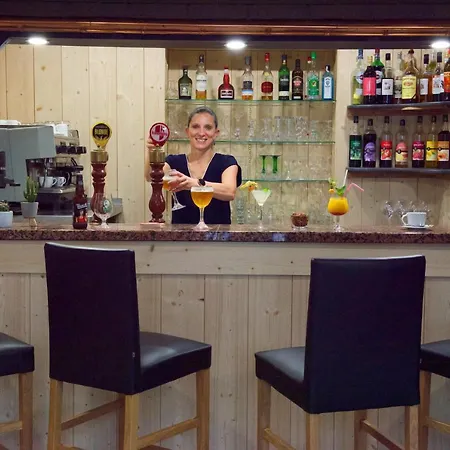 Restaurant Du Du Roc מלון בסה-סור-לה-רופט