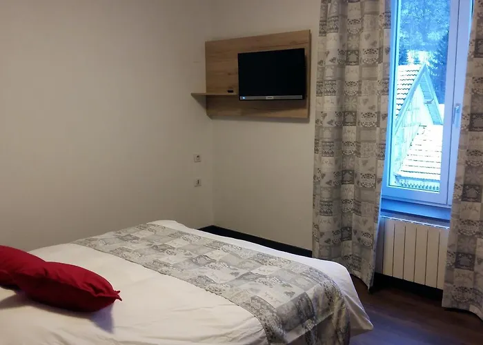 欧湖餐厅酒店 酒店 茹普特河畔巴斯特尔